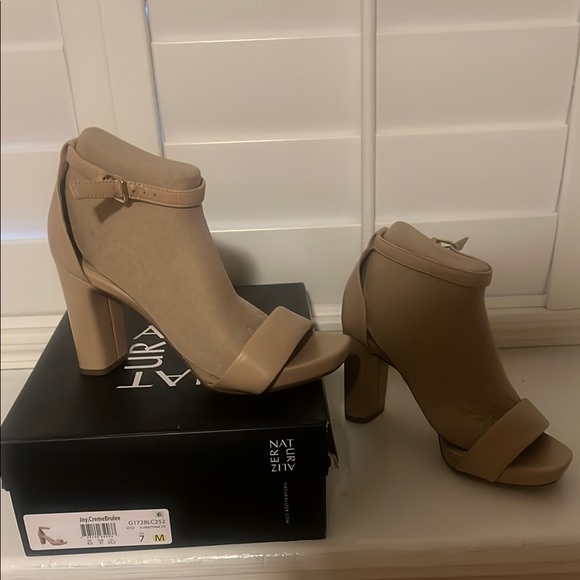 Naturalizer Women's Tan Heeled Sandals - Picture 2 of 3